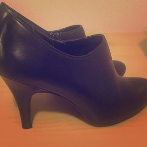 Moda Reflex Black Leather Booties
